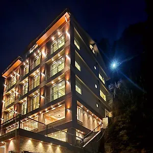 Mountain Valley View By Terraa 4*, Shimla India