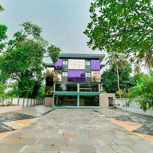 Super Townhouse Edassery Blue Bells 3*, Angamali India